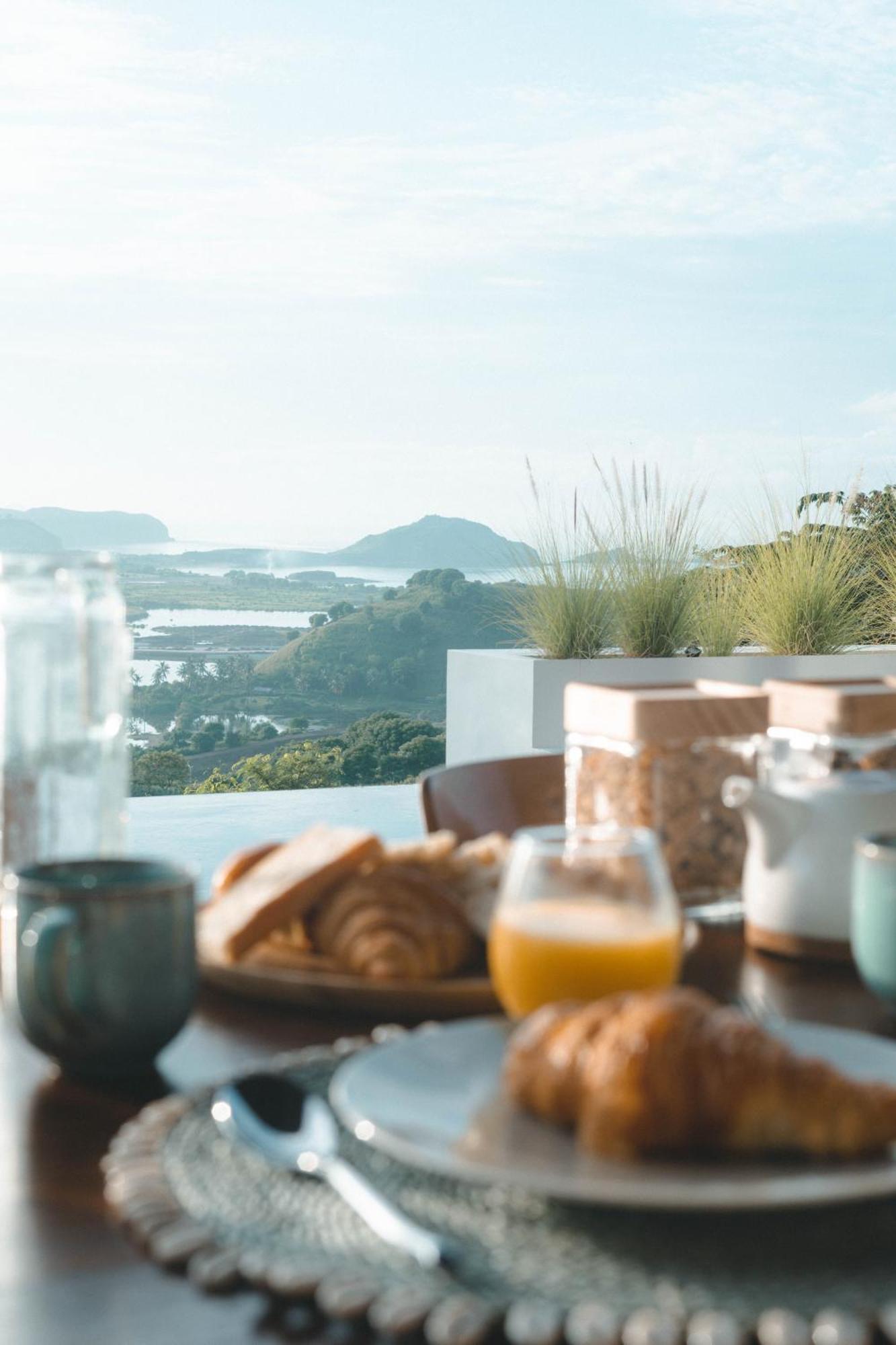 Luxury Ocean View Villas With Private Cook And Free Gym Membership Kuta (Lombok) Quarto foto